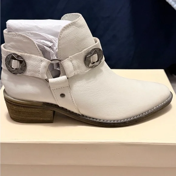 Chinese Laundry Austin White Buff Leather Western Ankle Boots Size 8 - Picture 6 of 10